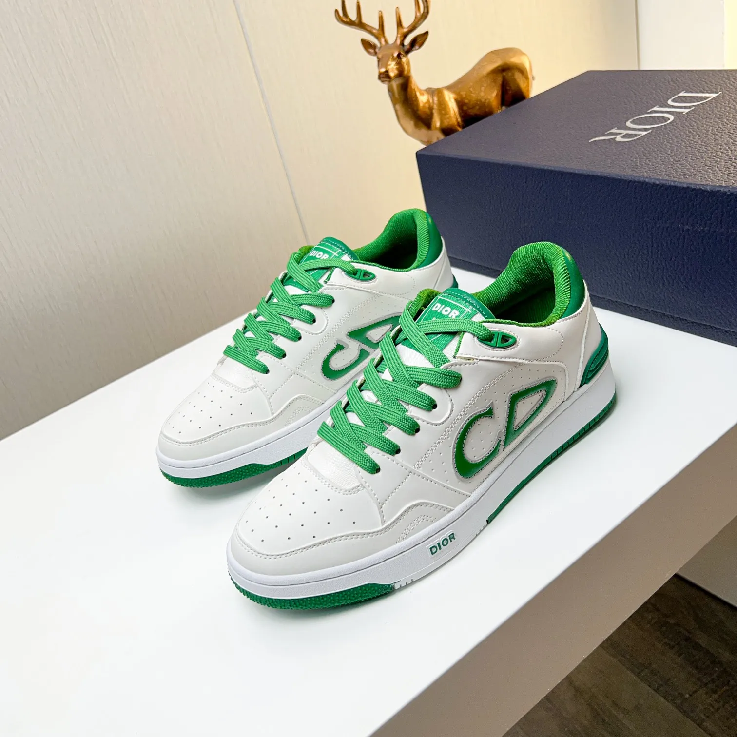 Factory price: 420💰Dior B57 low-top sneakers 2025 spring men's series new product launch [Celebrate][Celebrate][Celebrate], reinterpret basketball shoe design and become Dior's classic single product [strong][strong][strong], carefully crafted in black and cream white smooth cowhide, with beige suede, leather C shown on the side D logo, tongue, sole and back side are decorated with various distinctive details to enhance the style[666][666], while eyelet details, topstitching and rubber panels highlight the dynamic charm of its athletic style[strong][strong][strong]. It has a two-color rubber sole, which can be matched with various clothing to create a refined look. Size: 38 to 44, customized 45